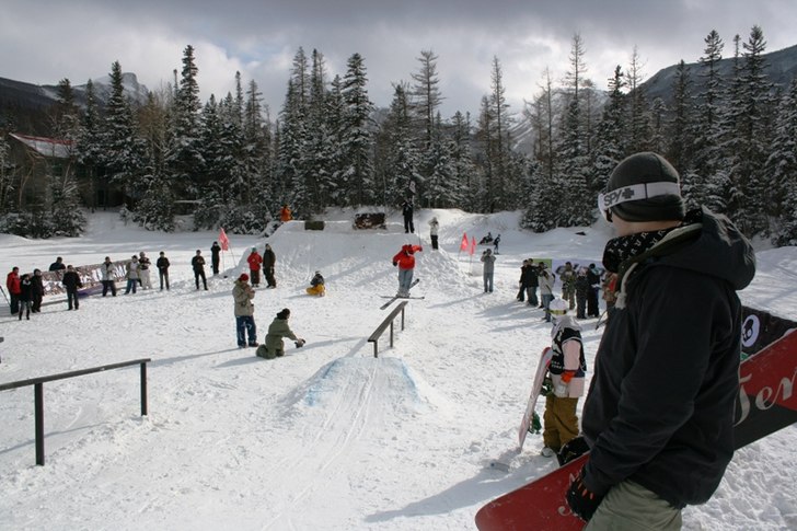 Foto: Jan Stala. Åkare: JP is shredding hard in jeans.
