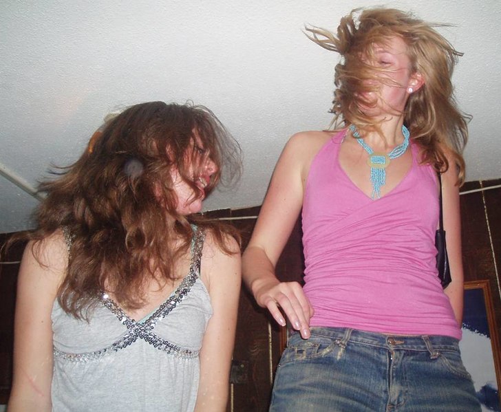 Man orkar alltid dansa..!. Foto: Anna Berntsson. Åkare: Johanna & Lisa.