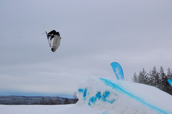 Skön åkning i Kungsberget när vi hoppade.. Foto: Alexander Kolev. Åkare: Patrik Larsson.