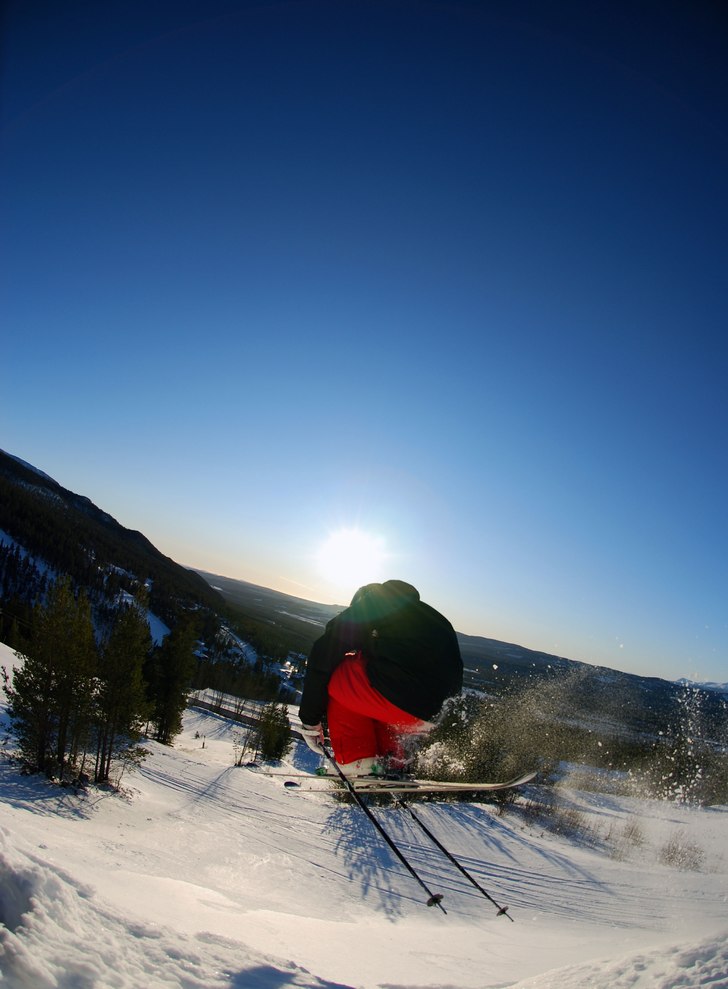 Röda byxor är bra. Foto: Petter Elfsberg. Åkare: Erik Hammarsten.