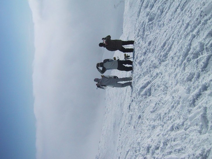 Redo att ta steget?. Foto: Christer Petersson. Åkare: Tobbe, Joppe och Perra.