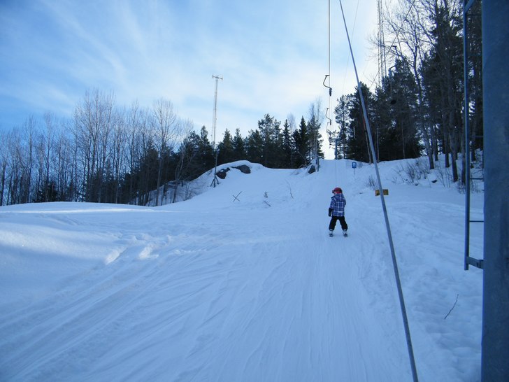 Halvvägs upp i liften. Foto: Jag. Åkare: Amanda.