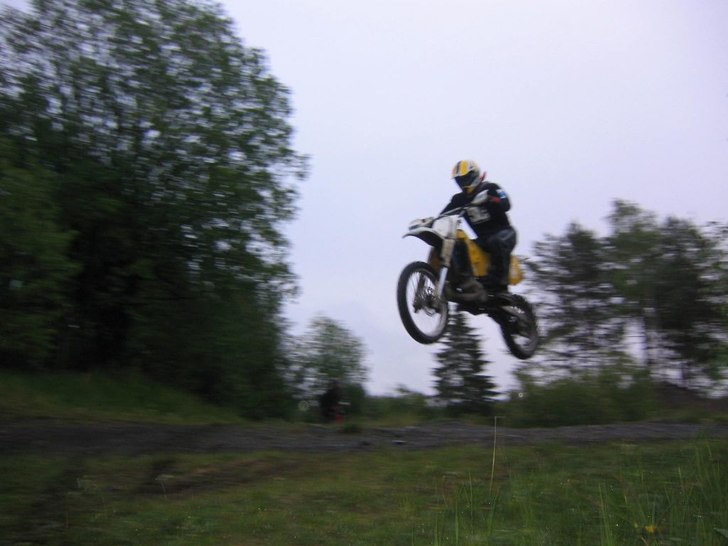 Suzuki RMX 250cc. Foto: löken johansson. Åkare: Niklas Sandell.