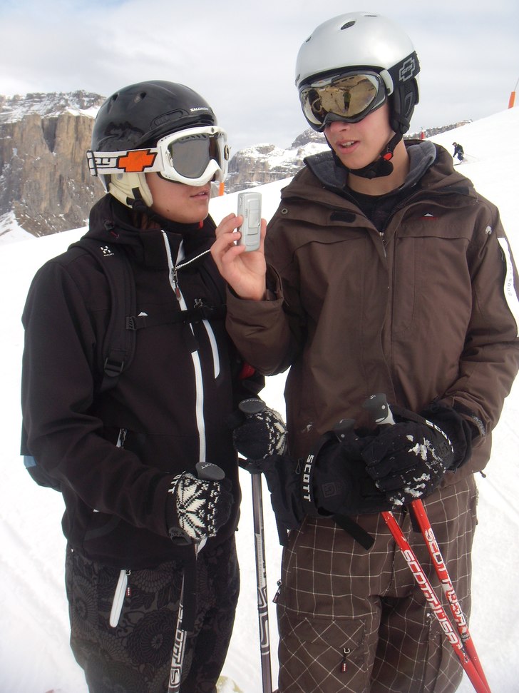 Kanonväder och lite folk. . Foto: David Berggren. Åkare: Matilda och Alfred.
