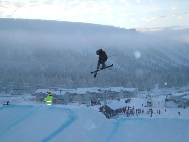 Försök till tail 5 igen. Foto: Tobias Larsson. Åkare: Henrik Gustafsson.