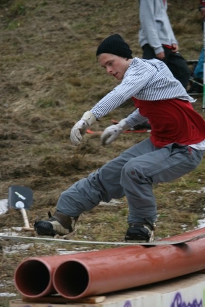 Fighter Vincent Lejtzén pressar som om han fick b. Foto: Julia Micanovic. Åkare: Vincent Lejtzén.
