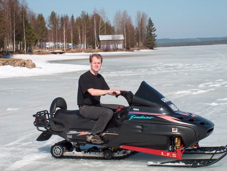 farsan på stugrannarnas lynx enduro sp. . Foto: alexander falk. Åkare: max falk.
