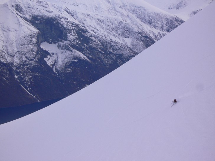1200 höjdmeter + 20cm puder = eufori!. Foto: Jonas Forsman. Åkare: Jonas Lidén.