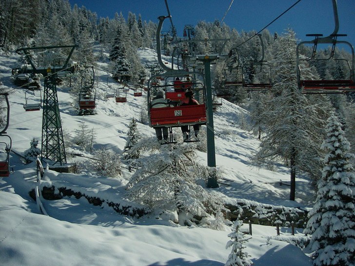 Gamla liften på väg upp mot stafa... Så ska det. Foto: Mikael Ohlsson.