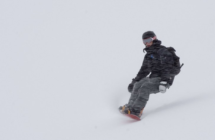 Fint åk i halvtaskigt ljus. Bilden blev dock väl. Foto: Jonas Lengquist. Åkare: Emil Rydell.