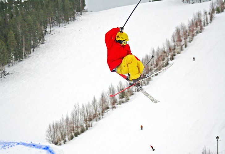 Jag i snurr.
Uppvärmningshopp innan Tävlingen i. Foto: Ronald Lathi. Åkare: Emil Öhman.