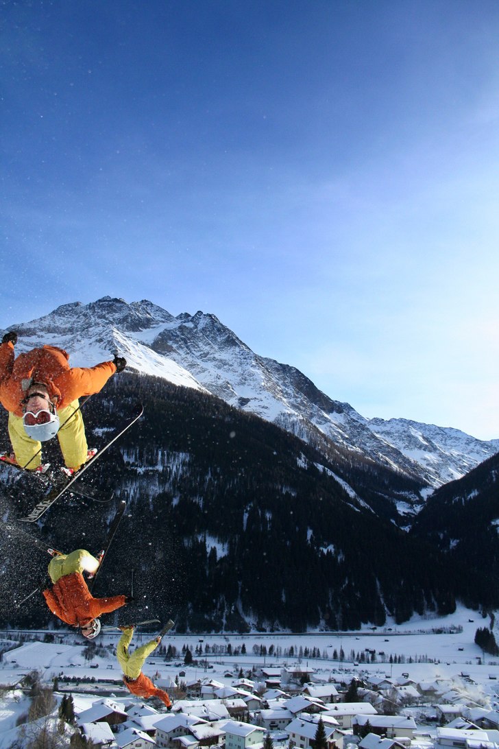Storsatsning på backflip... Foto: Adrian Helly-Hansen. Åkare: Oskar Svensson.