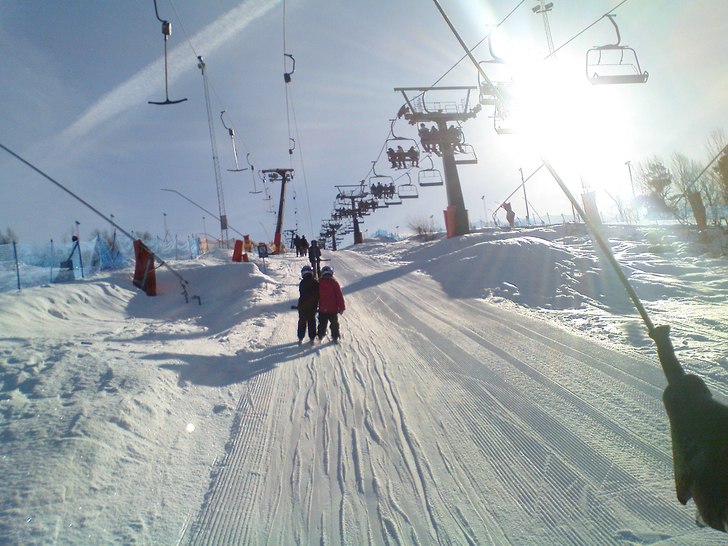 En skön, solig dag i flossbro. Första gången mi. Foto: Magnus Ekström. Åkare: Aaron och Tyra Fredell.