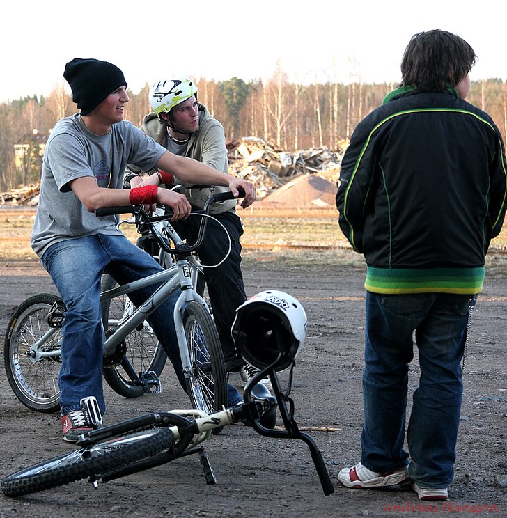 En bild på mig daniel å en kidd som står med ry. Foto: Andreas Hansson. Åkare: Johan Lilja.
