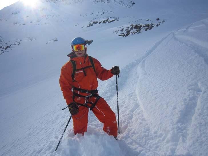 Åkte lite episk heliski 1 april 2011. Det var lö. Foto: Hannes Palm. Åkare: Carl Edin.