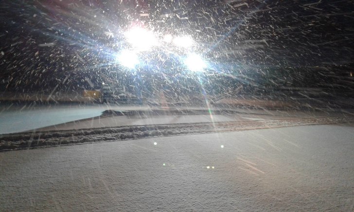La det snø! 
Fredag morgen snør det tett på Hov.