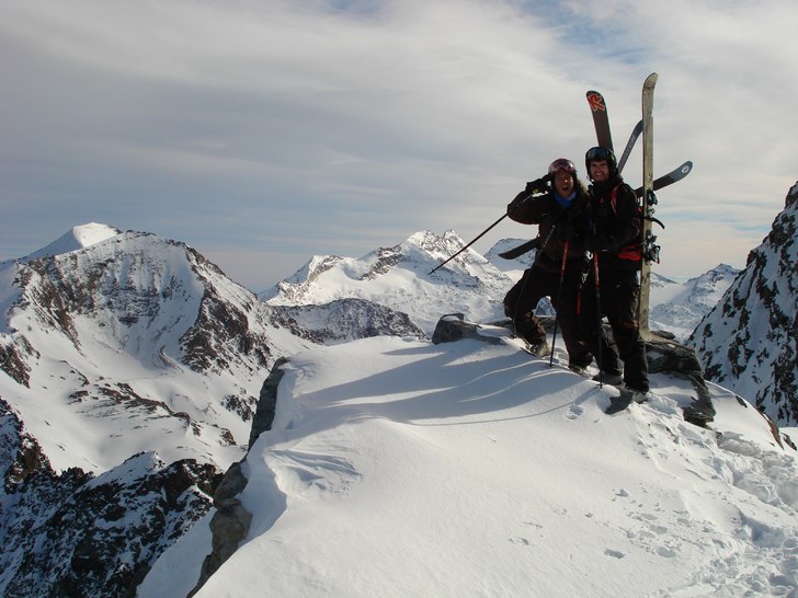 jag och pär vid toppen av piont pers, innan avfä. Foto: gurra. Åkare: pär och jag.