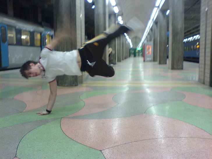 Benji frågade:
Kan du göra så här?
Så testa. Foto: Nicklas. Åkare: Jag.