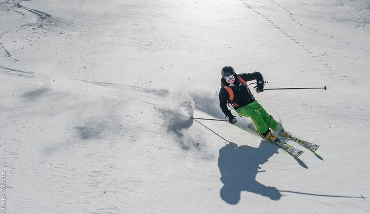 Pär drar en repa ner i fel dal.. Foto: Fredrik Wikfeldt. Åkare: Pär Undin.