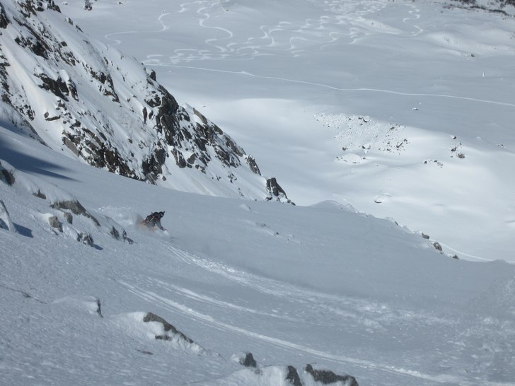 Freeride på Aiguille du midi North Face. Foto: Mikko Heimonen. Åkare: Jesper Petersson.