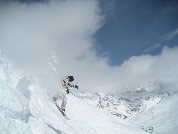 Kanten brist när jag trycker ifrån för att få . Foto: Gustav E Johansson. Åkare: Rikard Berg.