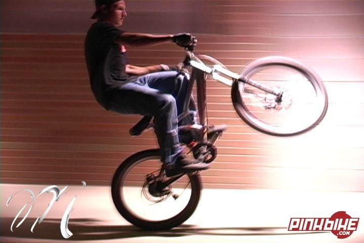 Foto: ????. Åkare: en drop in tv snubbe.