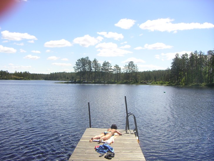 chill på bryggan. Foto: O.M. Åkare: caroline.