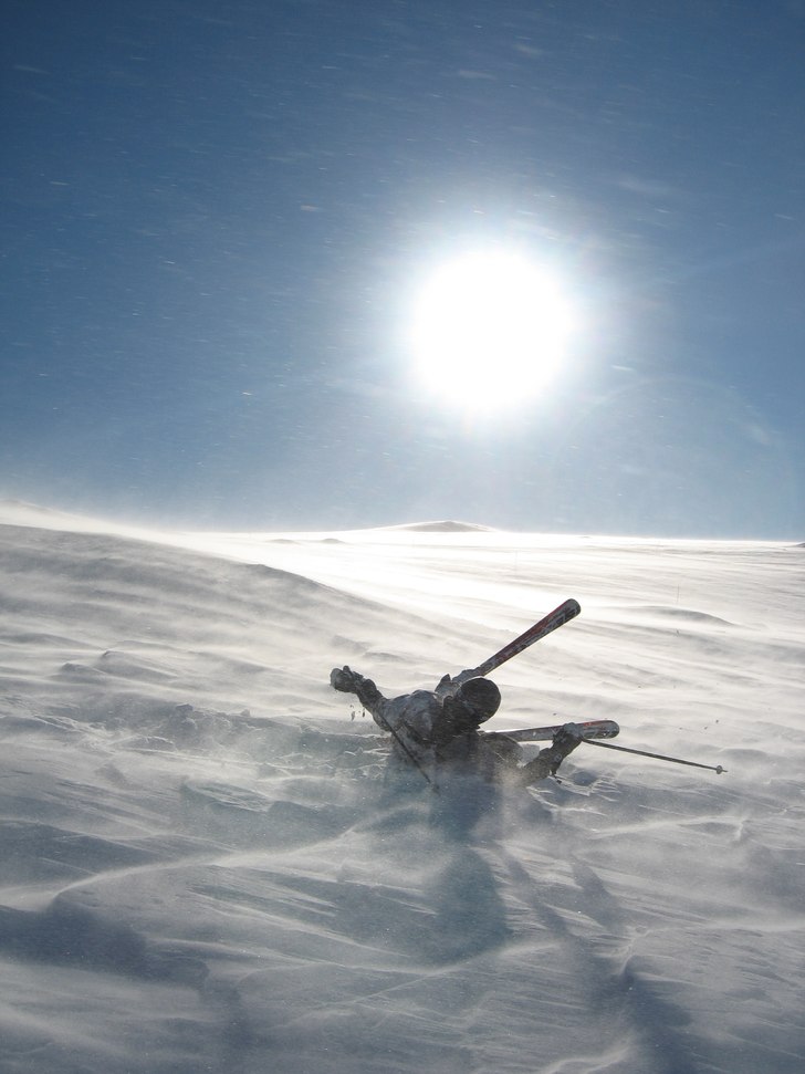 Erik skrotar med äran i behåll.... Foto: Karl Eriksson. Åkare: Erik Dahlstrand.