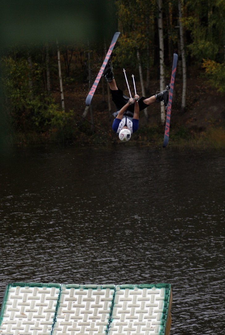 Framåtkullerbytta kosack och alldeles för kallt . Foto: Joakim Hayland. Åkare: Jonas.