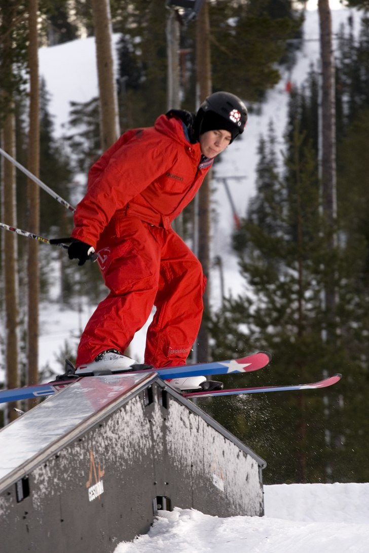 åker på Gesundas nya flatdown box. Foto: andreas timfaelt. Åkare: alex eriksson.