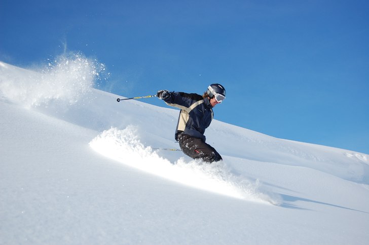 Efter att lätta utför krönet med det lilla öve. Foto: Ylva Johansson. Åkare: Tomas Blomberg.