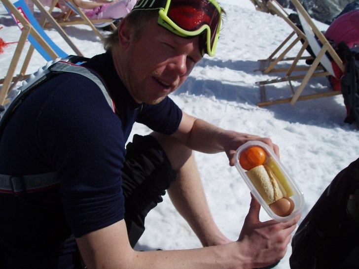 Anders vet hur man packar sin matlåda.... Foto: Jessica. Åkare: Anders.