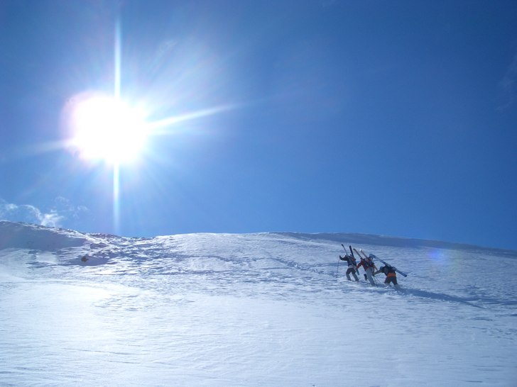 Hike upp till Riverside! Grymt varmt!. Foto: Björn Bergström Jonsson (Jag). Åkare: Ola, Andreas och Martin.
