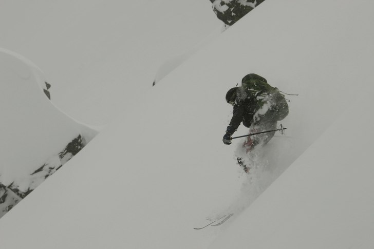 Koppartind är ett fantastiskt fjell för toppturs. Foto: Christer T Harnesk. Åkare: Kristian Vestergard.