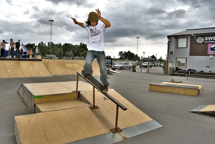 Tauplant drar en clean k-grind. Foto: Emil Rydell. Åkare: Taulant.
