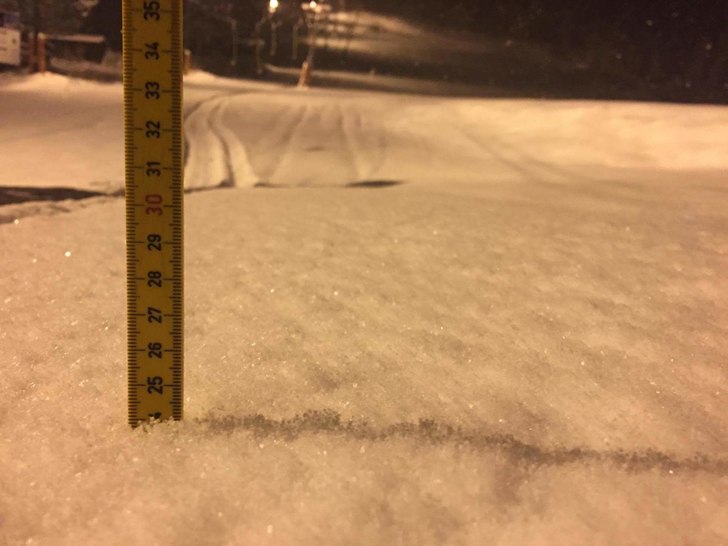 Vi kryssar fingrane
Vi har fått påfyll av snø d.