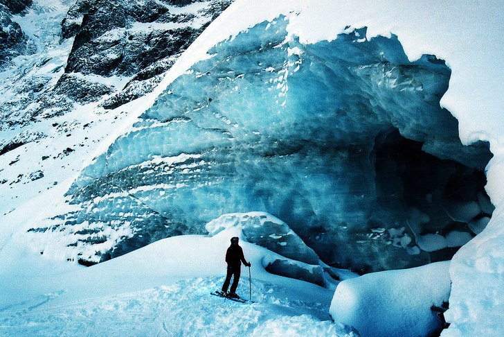 Ett stopp vid isgrottan.. Foto: jakob wallin. Åkare: malena.
