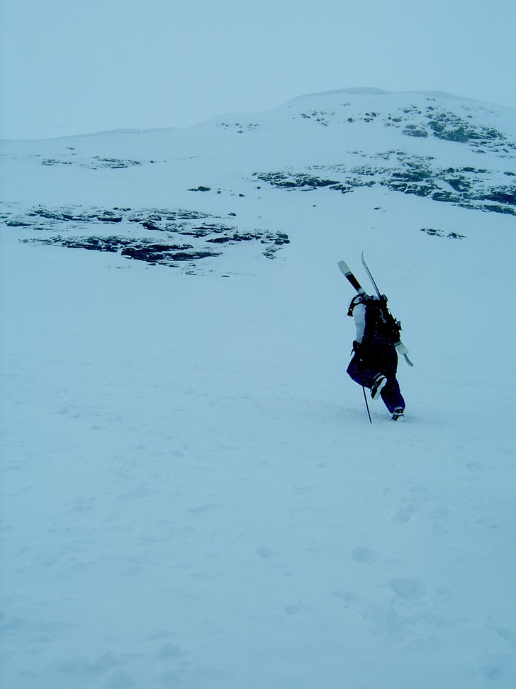 på topptur... Foto: Niklas. Åkare: Micke.