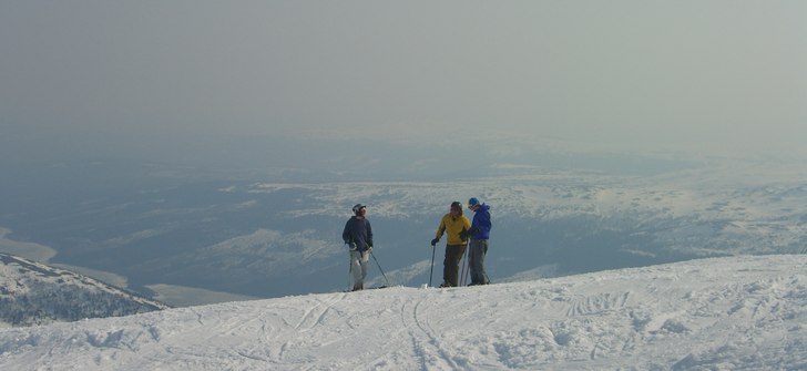 Slutet av dagen, slutet av säsongen - inte slutet. Foto: Stefan Johansson. Åkare: Peter Lönn, Eddie och Mattias Arnander.