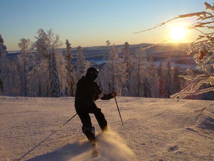 Säsongens första dag. Fint ljus på eftermiddage. Foto: Björn Nilsson. Åkare: Jonas Muntlin.