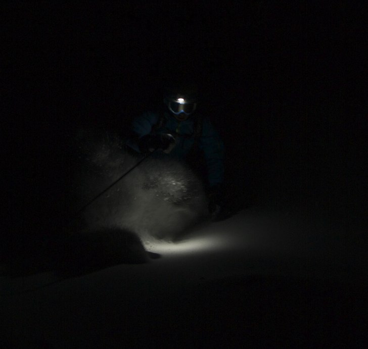 En sen kväll i Hirafu.