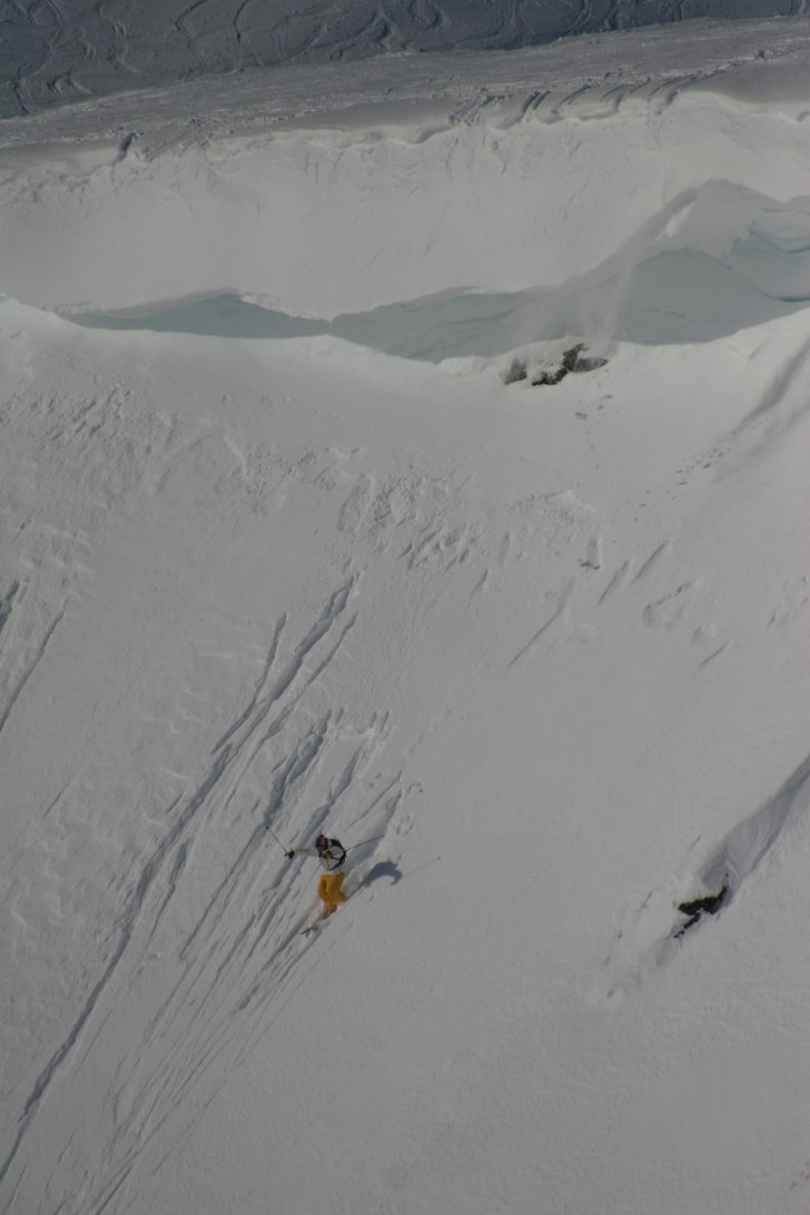Fasten your seatbelts, we are about to land.. Foto: Simon Dehnisch. Åkare: Henrik Utter.