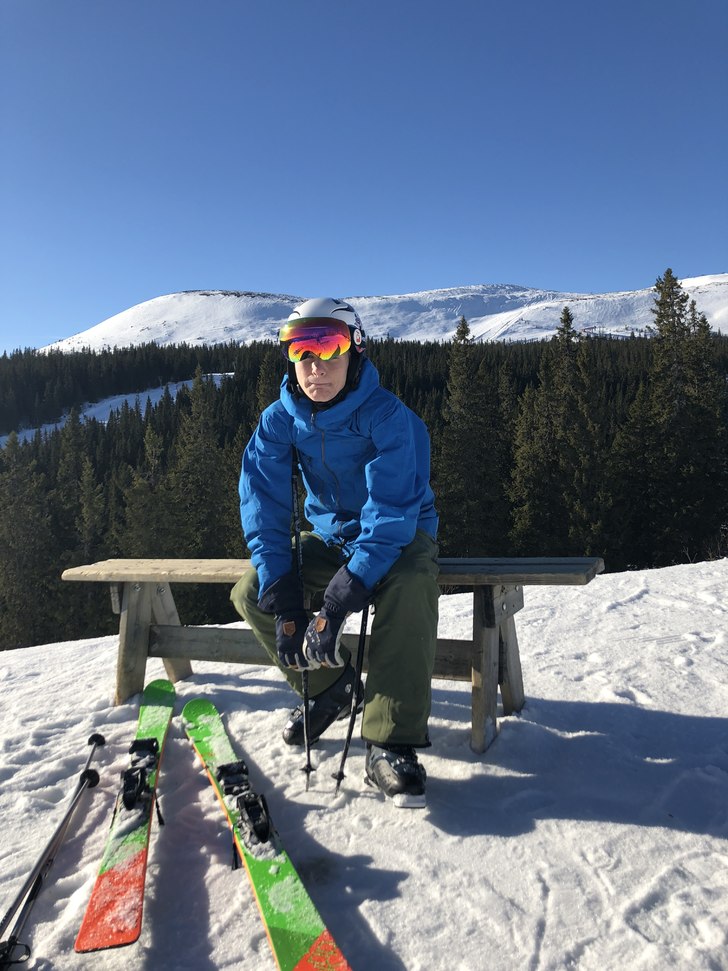 Bästa ski buddyn posar med sina Elan ripstick!.