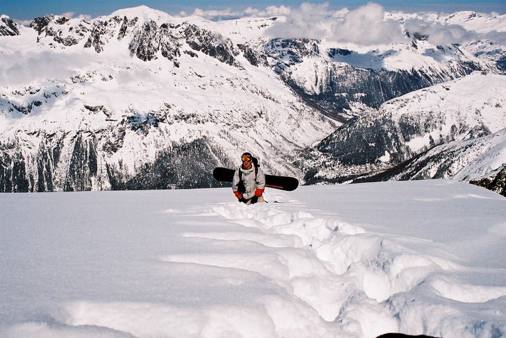Det är jobbigt att gå i djup snö. Men samtidigt. Foto: Magnus Sundin. Åkare: Olle Wallin.