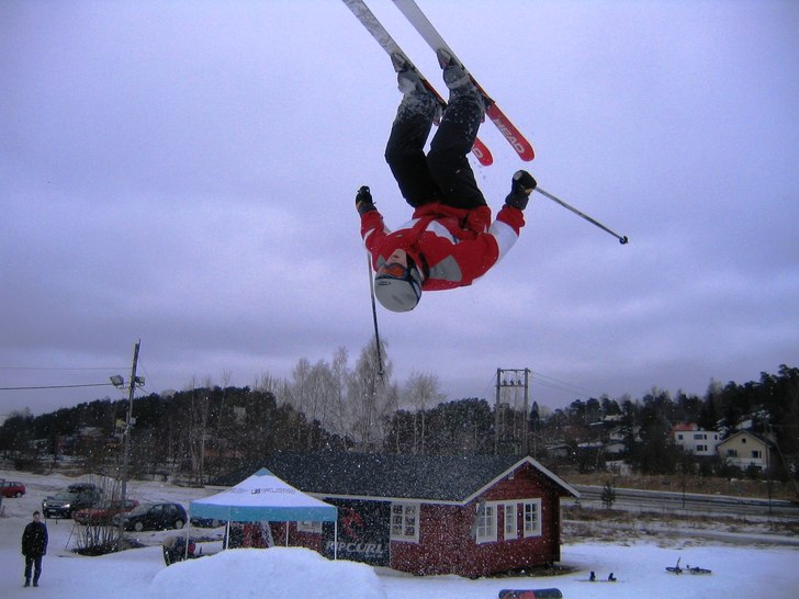 En av mina första backflippar.. Foto: Alexander Fagerström. Åkare: Oskar Lindberg.