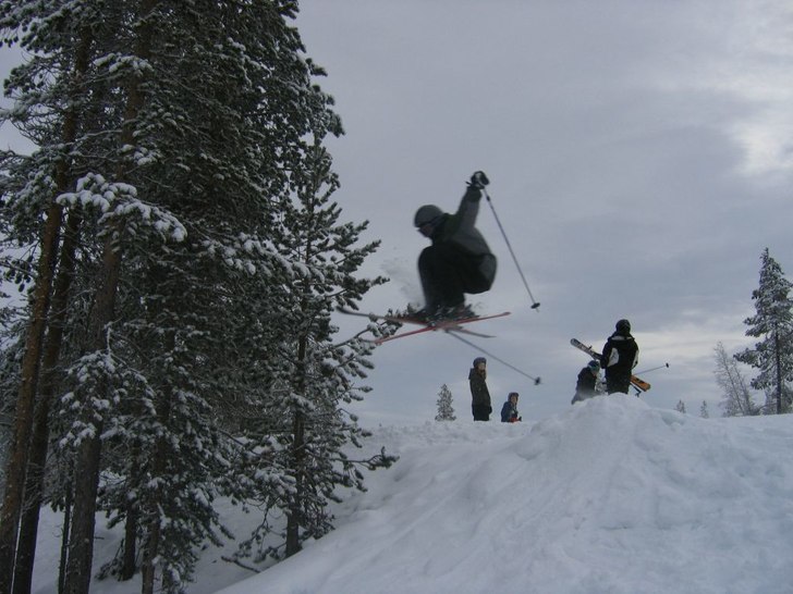 Säsongens förstahopp:) kanske inte så lyckat me. Foto: Karl-Erik Svensson. Åkare: Jocce (jag).