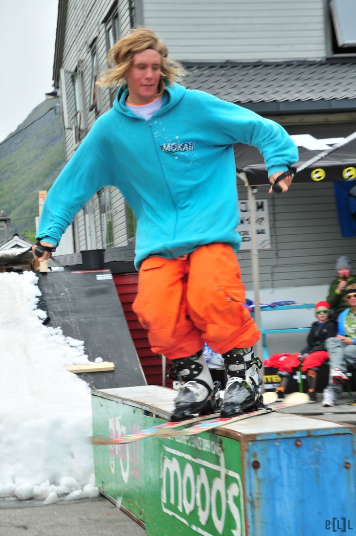 Invignings helg på stryn. Lite jibbejam måste ju. Foto: Erik Lidas Lidström. Åkare: Viktor.