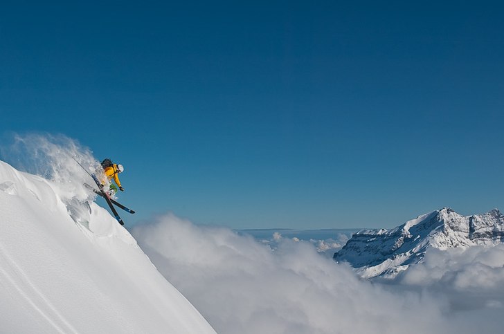 Drop från vinddriva i Engelberg. Foto: Martin Pålsson. Åkare: Johan Persson.