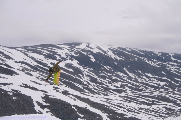 ..................... Foto: Croy. Åkare: Lucas.