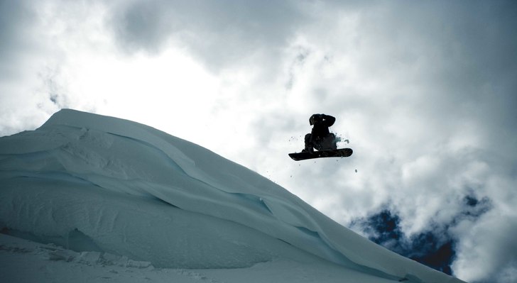 Droppar en liten driva på blackcomb. Hade tagit d. Foto: Per Nyberg (pnyberg). Åkare: Emil Rydell.